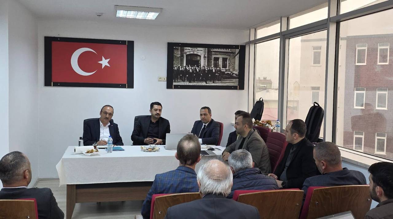  İlçemizin enerji sorunlarını konuştuk. Sorunların giderilmesi için istişarelerde bulunduk.