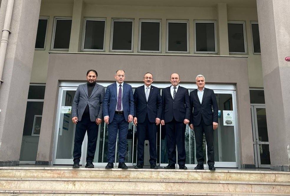 Büyükşehir Meclis Üyelerimiz Ömer Köroğlu ve Halil Aydın ile İller Bankası Bölge Müdürü Cafer Bilgin Bey'i ziyaret ettik. 