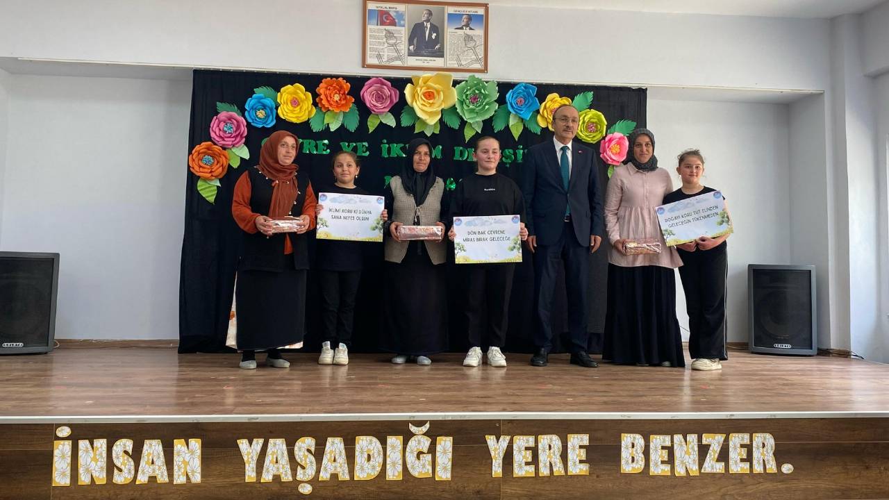 Çevre ve İklim Değişikliği Haftası nedeniyle Alazlı Mahallemizde, İlçe Milli Eğitim ve okul müdürlüğümüzün organize ettiği etkinliklere katıldık.