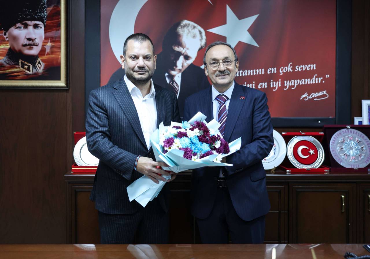 Trabzonspor Başkanımız Sn. Ertuğrul Doğan ve yönetim kurulu üyelerini belediyemizde misafir ettik.Kendilerine nazik ziyaretleri için teşekkür ediyorum