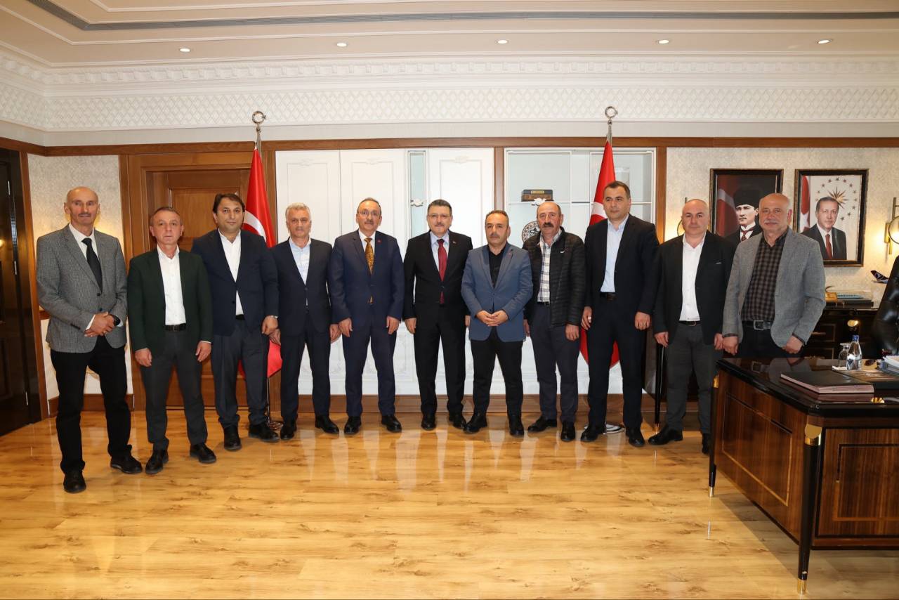 Trabzon Büyükşehir Belediye Başkanımız Sn. Ahmet Metin Genç'in misafiri olduk. Nazik ev sahiplikleri için Başkanımıza teşekkür ederiz.