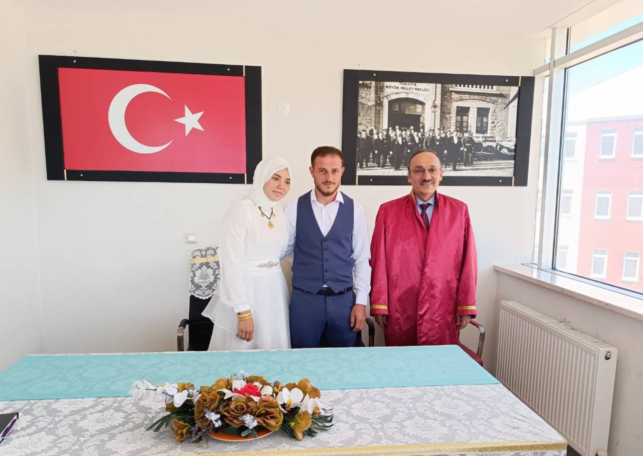 Kıymetli gençlerimiz Münüre ve Abdurrahman'ın nikahını kıydık.