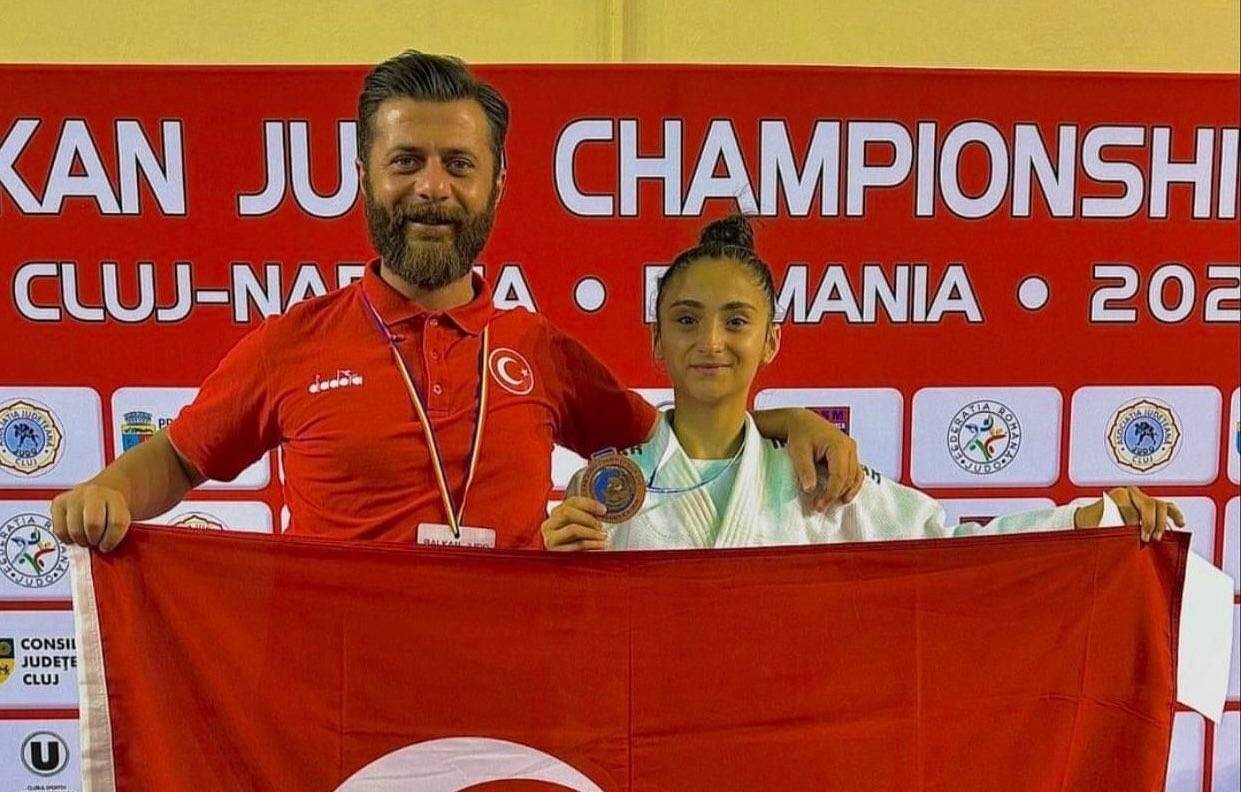 Bayram Çelik Hocamızı tebrik ediyor, başarılarının devamını diliyorum