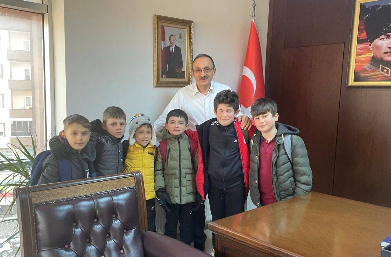 Başkan amcalarını ziyarete gelmişler...