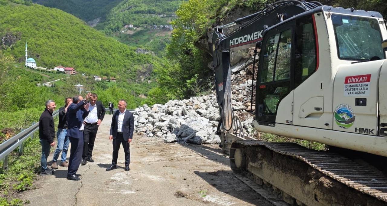 Zorluklar, insanın azmini ve kararlılığını kuvvetlendirir. Zorlukları kolay etmek için ekip olarak var gücümüzle çalışıyoruz.