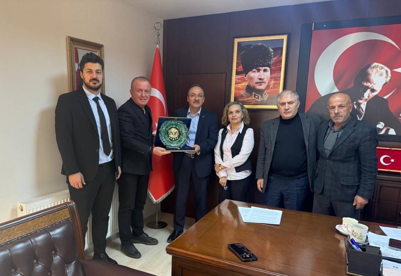 BemBirSen Trabzon Şubemiz misafirimiz oldu. Düzköy Belediyesi çalışanlarımız için imzaladığımız Sosyal Denge Sözleşmemiz hayırlı ve bereketli olsun