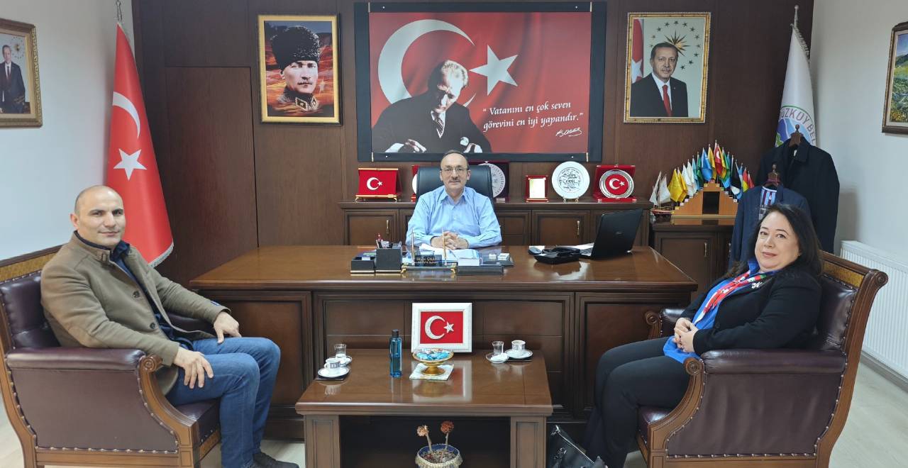 Artvin Aile ve Sosyal Hizmetler İl Müdürü Nevim Öz Hanımefendi ile Hopa Sosyal Hizmet Müdürü Aytekin İpek Bey misafirimiz oldular.