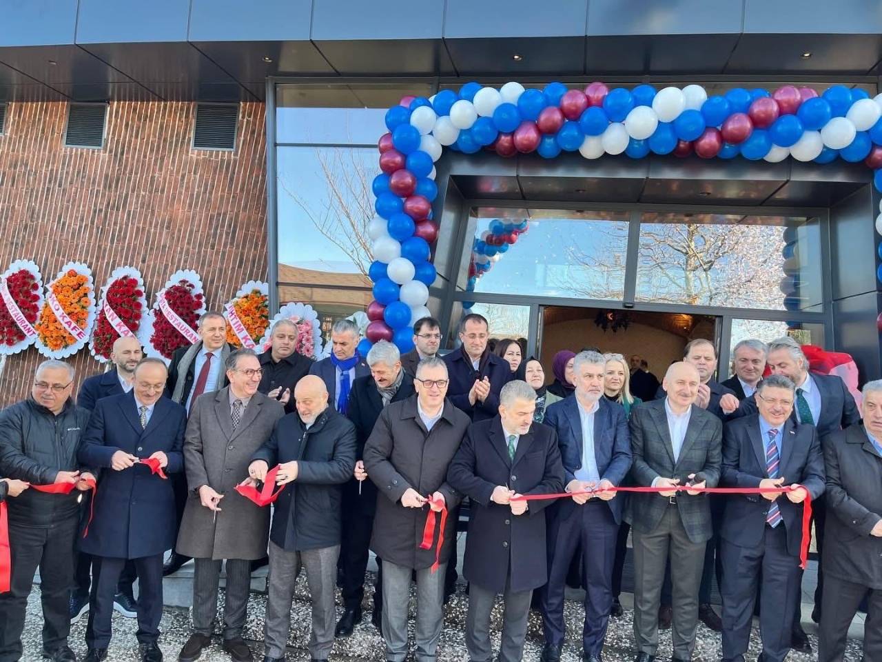Trabzon Büyükşehir Belediyemizin yenilenen yüzüyle tekrar şehrimize kazandırdığı EYOF Sosyal Tesisi'nin açılış törenine katıldık. Hayırlı olsun!