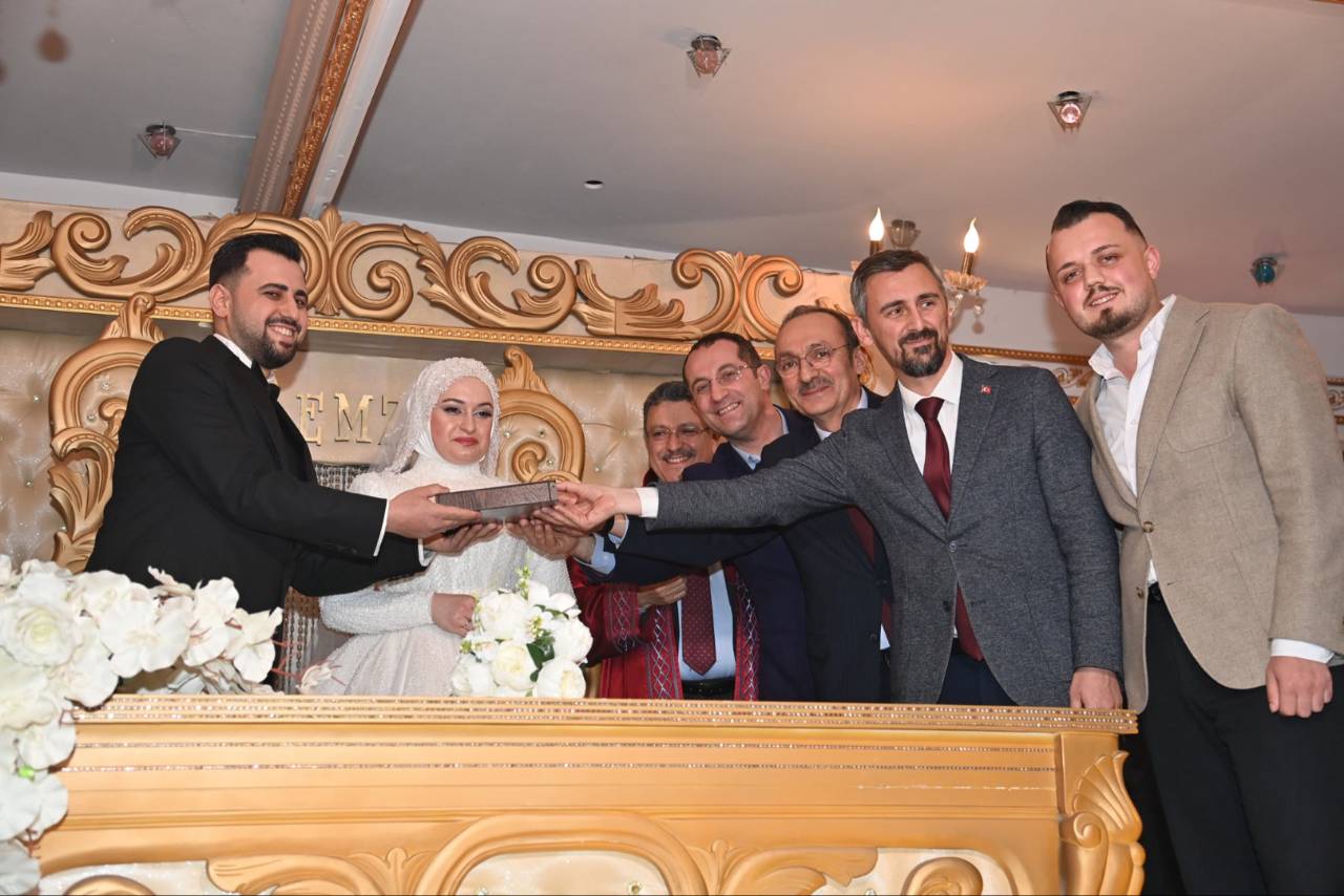 Hayatlarını birleştiren Kübra Üçüncü ile İbrahim Takaz kardeşlerimizin mutluluklarını paylaştık.