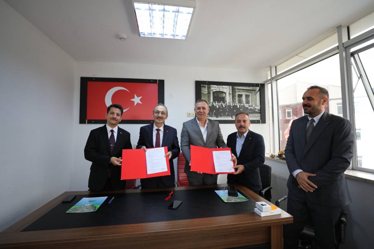 İlçemizde hayvancılığın geliştirilmesi ve üreticilerimizin desteklenmesi amacıyla Suni Tohumlama Projesi Protokolümüzü imzaladık