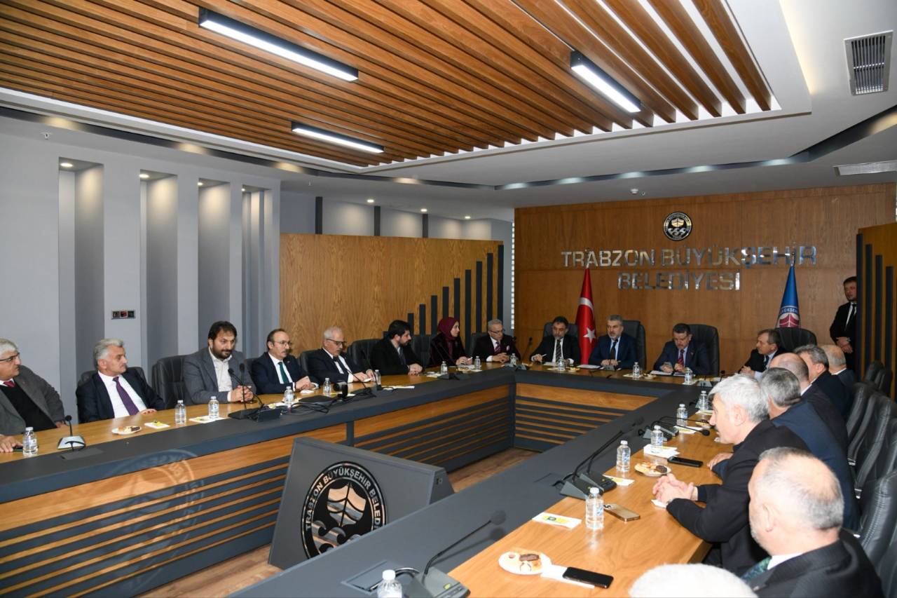 Trabzon Büyükşehir Belediye Meclisi Şubat ayı toplantısı öncesi, meclis üyelerimizle AK Parti Grup Toplantımızı gerçekleştirdik.