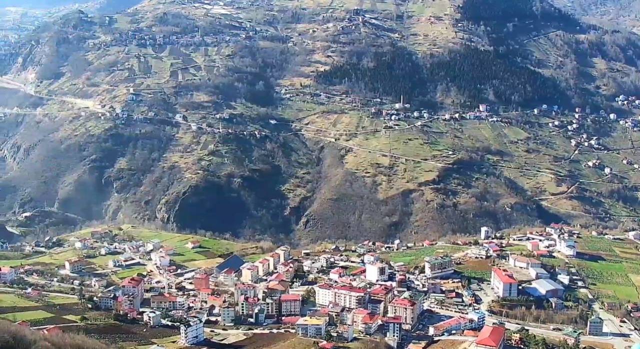 Trabzon Büyükşehir Belediyemizin şehir kameralarından artık Düzköy'ümüzü de seyredebilirsiniz.