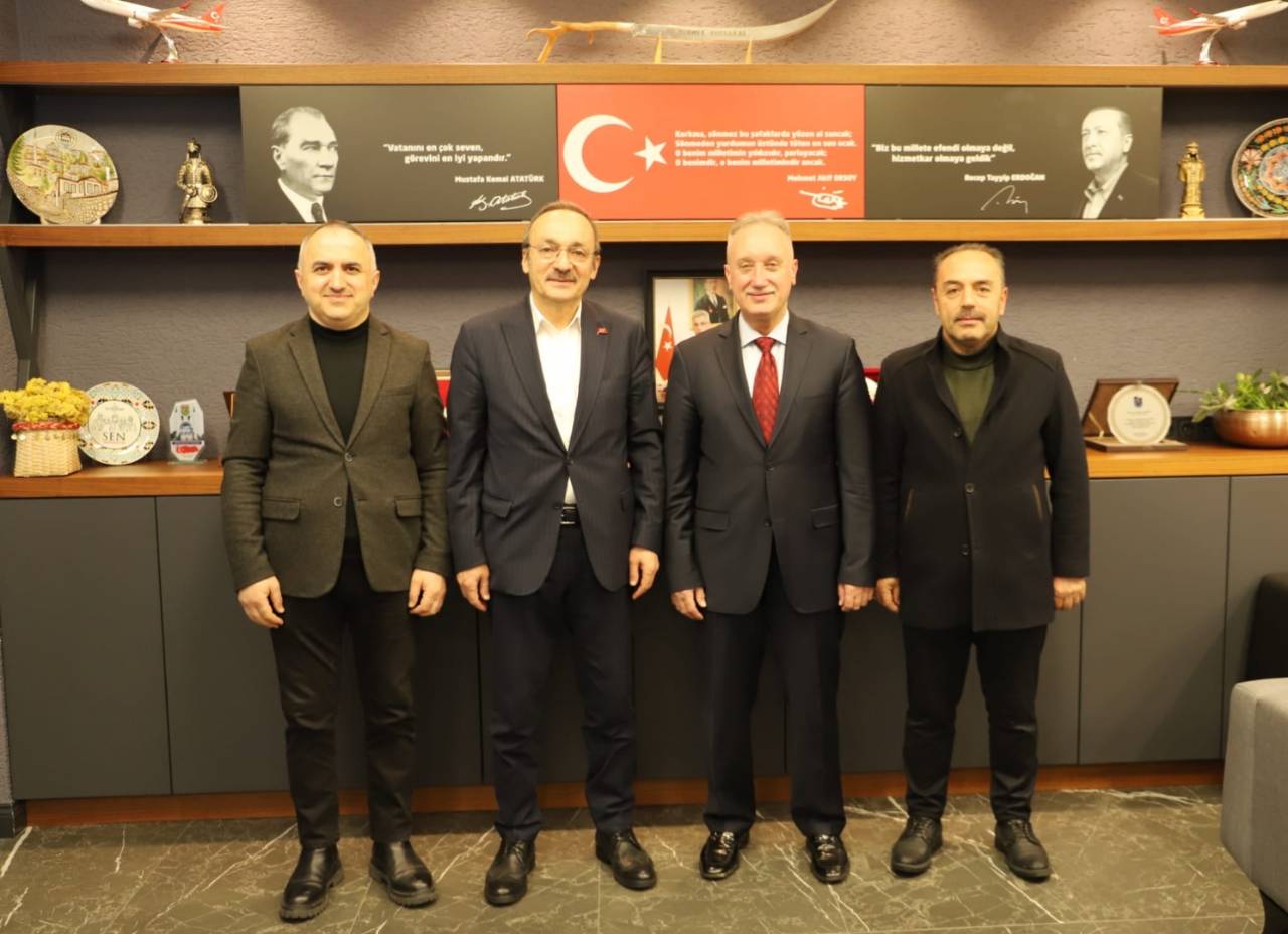 İl Sağlık Müdürümüz Dr. Mehmet Topsakal'ı AK Parti İl Bşk. Yrd. Ecz. Şenol Akpınar ve İlçe Başkanımız Necati Zafer ile ziyaret ettik.