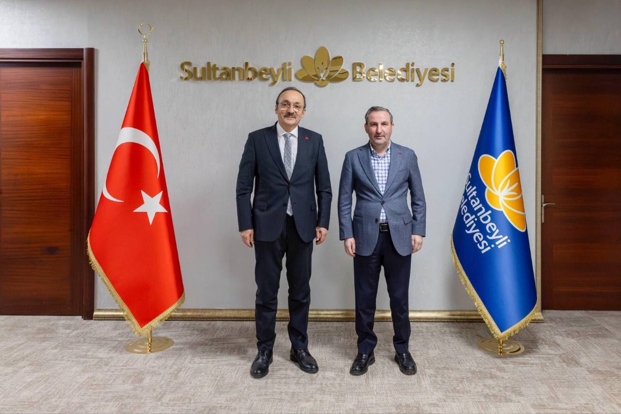 Sultanbeyli Belediye Başkanı Ali Tombaş kardeşimi ziyaret ettim.Çalışmalarımız hakkında karşılıklı olarak çok faydalı istişarelerde bulunduk. 