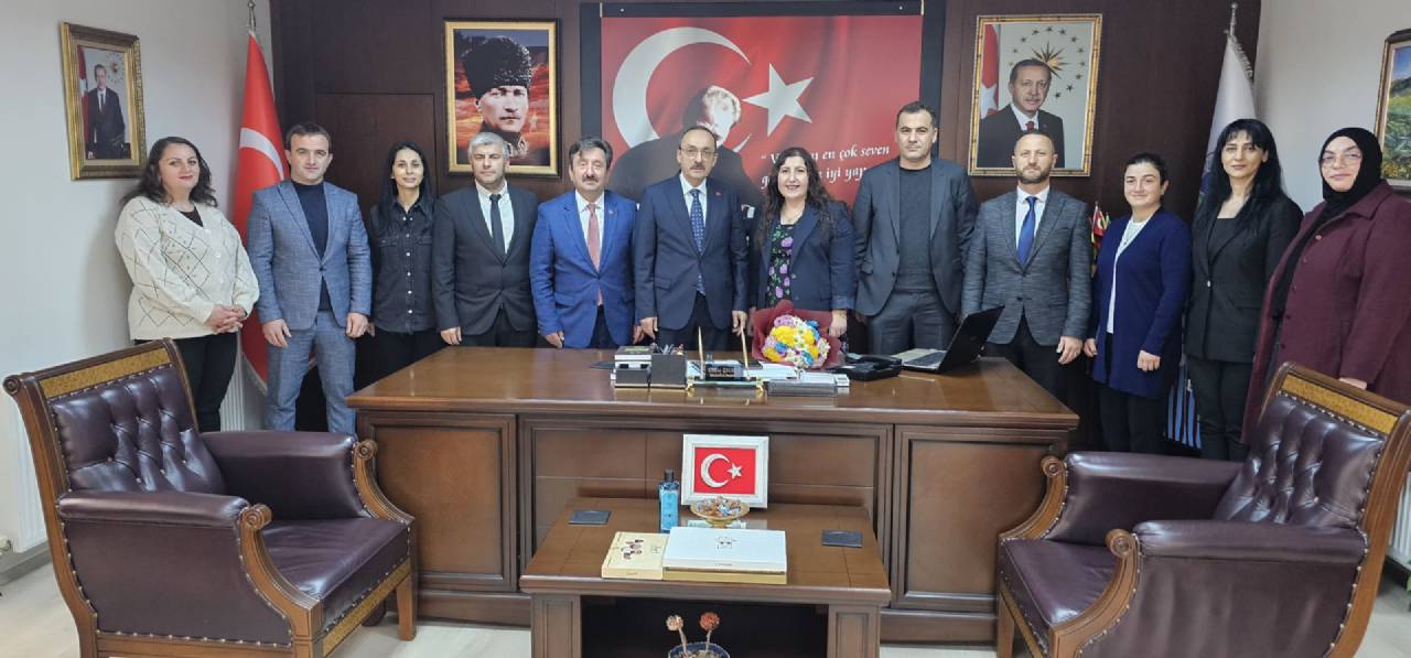 Çocuklarımızın eğitiminde her zaman fedakarlıkla gayreti olan öğretmenlerimiz baş tacımızdır.