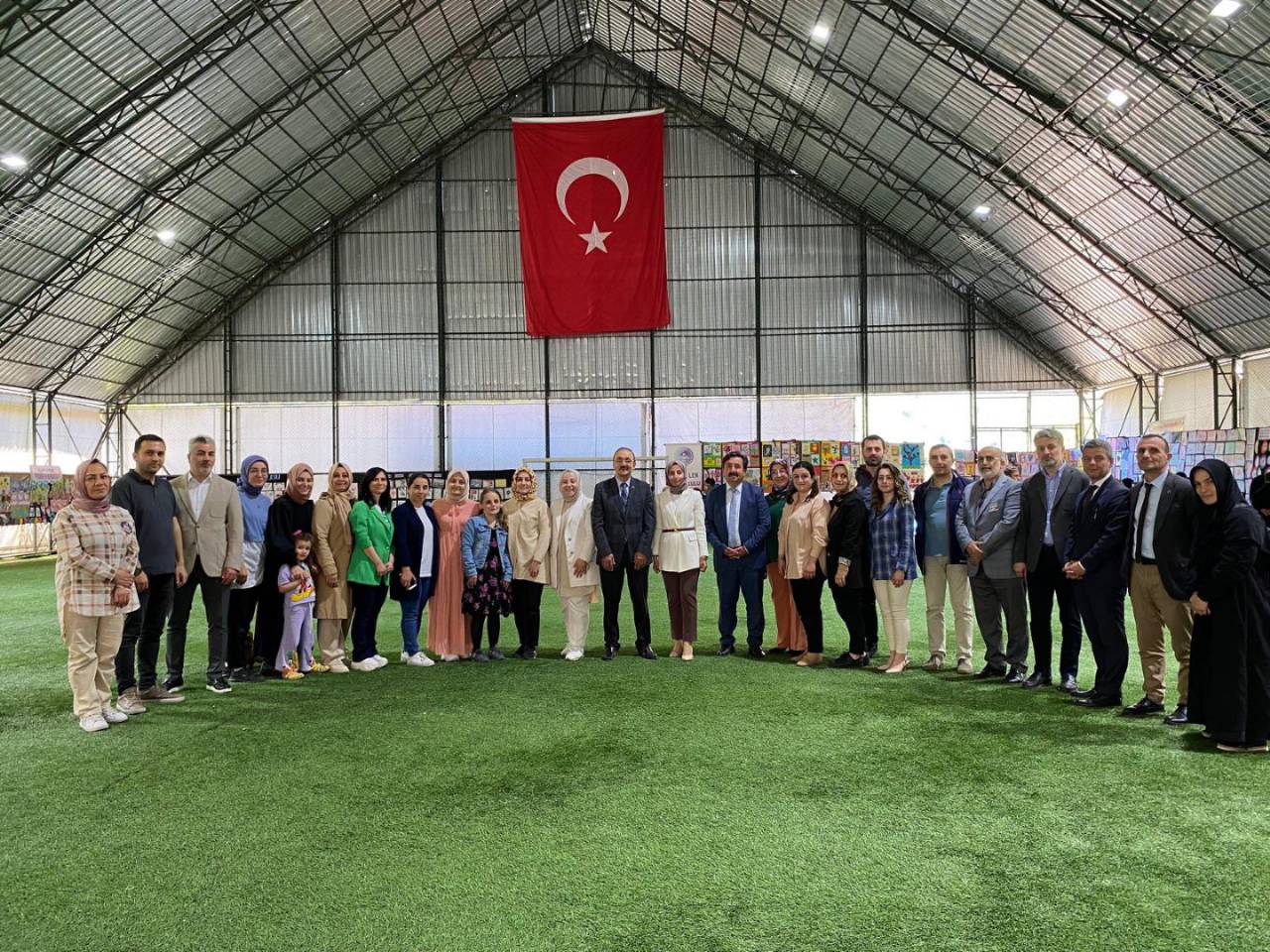 “Ellerim Küçük, Hayallerim Büyük” Sergisine Katıldık