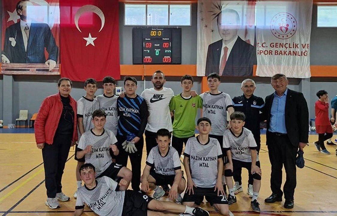 Futsal Trabzon şampiyonu Düzköy Nazım Kayhan MTAL.