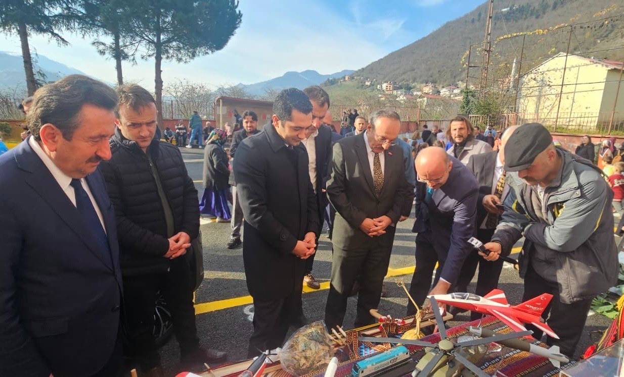 Aykut Mahallemizde, okul müdürümüz, velilerimiz ve öğrencilerimizin emekleriyle hazırlanan Tutum Yatırım ve Türk Malları Haftası etkinliğine katıldık