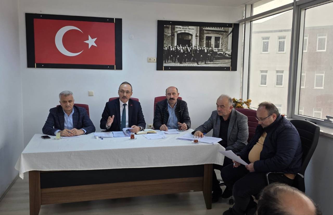 2026 yılının ilk Meclis Toplantısı'nı meclis üyelerimizle gerçekleştirdik. Düzköy'ümüze hizmet yolunda aldığımız kararların hayırlı olsun..