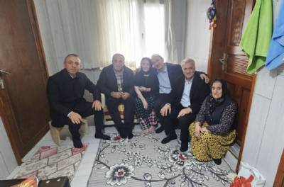 “Bir genç, yaş almış bir kimseye yaşından dolayı hürmet ederse, Allah da ona yaşlılığında kendisine hürmet edecek birisini nasip eder.” Hadis-i Şerif