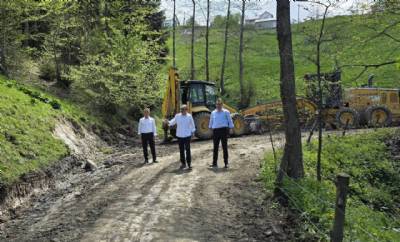 Yol medeniyettir. Heyelan sebebiyle mağdur olan vatandaşlarımız için alternatif bir çıkış yolu açıyoruz.