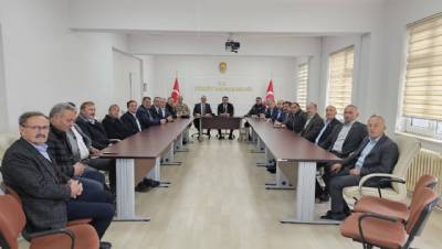 İlçe kaymakamımız Yunus Polat Bey ile kıymetli mahalle muhtarlarımızın Muhtarlar Günü'nü kutladık.