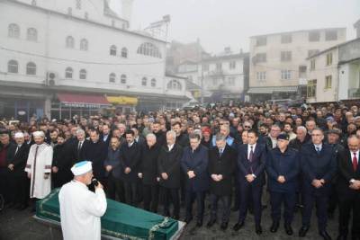 Ulaştırma ve Altyapı Bakanımız Sn. Abdulkadir Uraloğlu'nun halasının eşi Süleyman Köroğlu amcamız dualarla ebedi mekanına uğurlandı. 