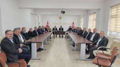 İlçe kaymakamımız Yunus Polat Bey ile kıymetli mahalle muhtarlarımızın Muhtarlar Günü'nü kutladık.