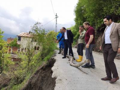 Kaymakamımız Yunus Polat Bey ile mahallelerimizde sel sonrası tahrip olan yerlerde, tamir, bakım, onarım çalışmalarını organize ettik.