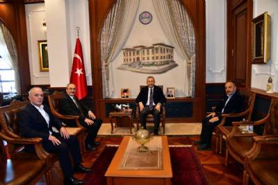 Sayın Valimiz Tahir Şahin'e, AK Parti İlçe Başkanımız Necati Zafer ve MHP İlçe Başkanımız Cemal Arslan ile hayırlı olsun ziyaretinde bulunduk.