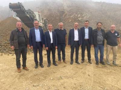 960 km yol ağına sahip ilçemizde bütün mahallelerimize hakkaniyetle hizmet ediyoruz.