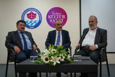 Trabzon Büyükşehir Belediyemizin kültür sanat etkinlikleri kapsamında düzenlediği Yerel Yönetimlerde Kültür ve Sanat konulu söyleşide, konuşmacı olduk