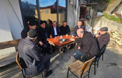 Ekibimizle yollardayız, mahallelerimizdeyiz. Zamanı en iyi şekilde değerlendirerek ilçemizin hizmete ihtiyaç duyulan bütün alanlarında varız.
